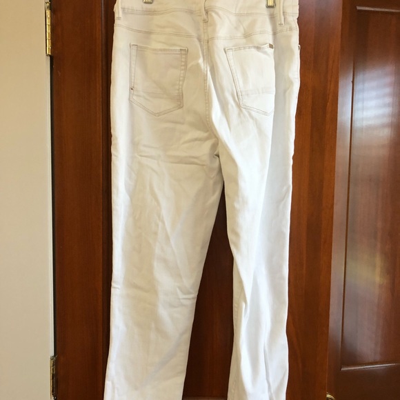 Chico’s So Slimming White Crop Jeans - Picture 2 of 5
